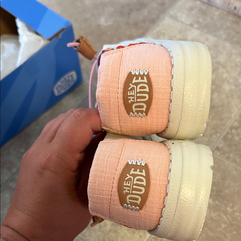Hey Dude Women’s Size 7 - Picture 2 of 5
